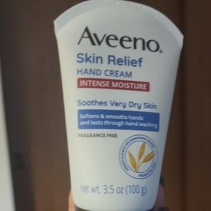 Aveeno Skin Relief Hand Cream - White